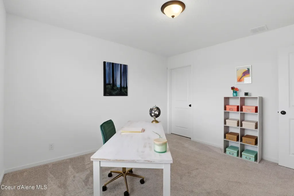 10482 N Belgrave Lp Hayden ID 83835