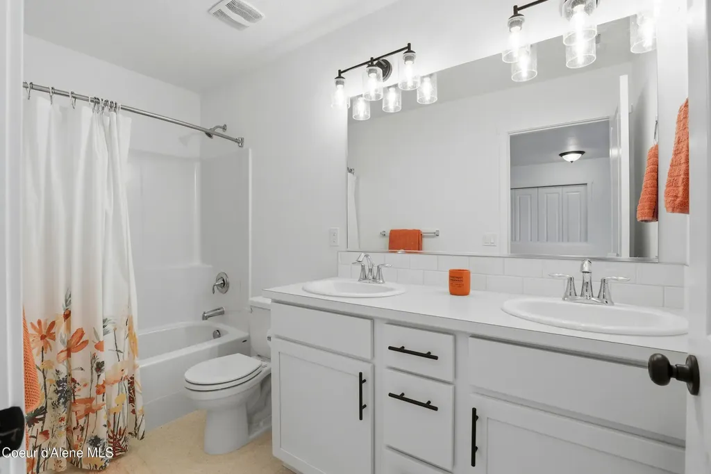 10482 N Belgrave Lp Hayden ID 83835
