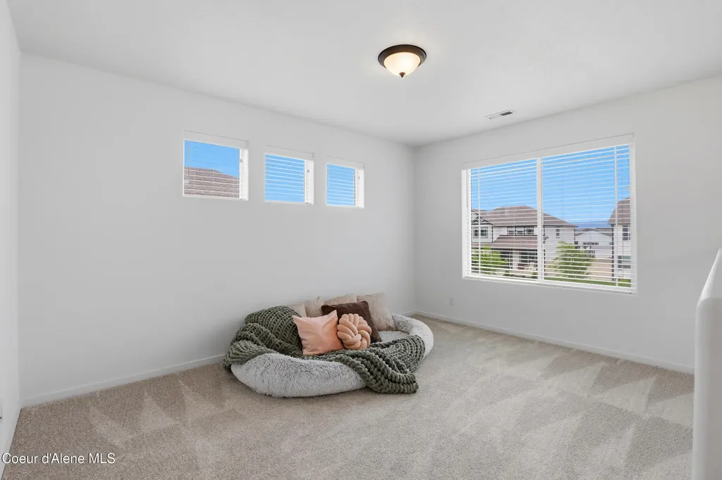 10482 N Belgrave Lp Hayden ID 83835