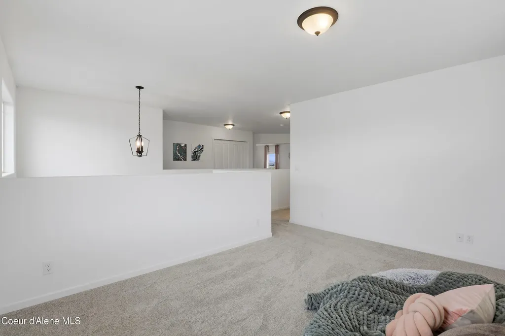 10482 N Belgrave Lp Hayden ID 83835