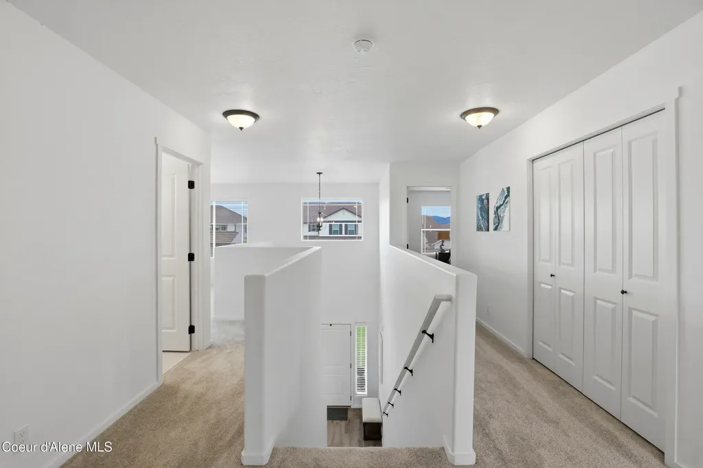 10482 N Belgrave Lp Hayden ID 83835