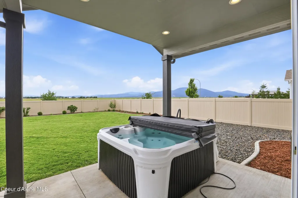 10482 N Belgrave Lp Hayden ID 83835
