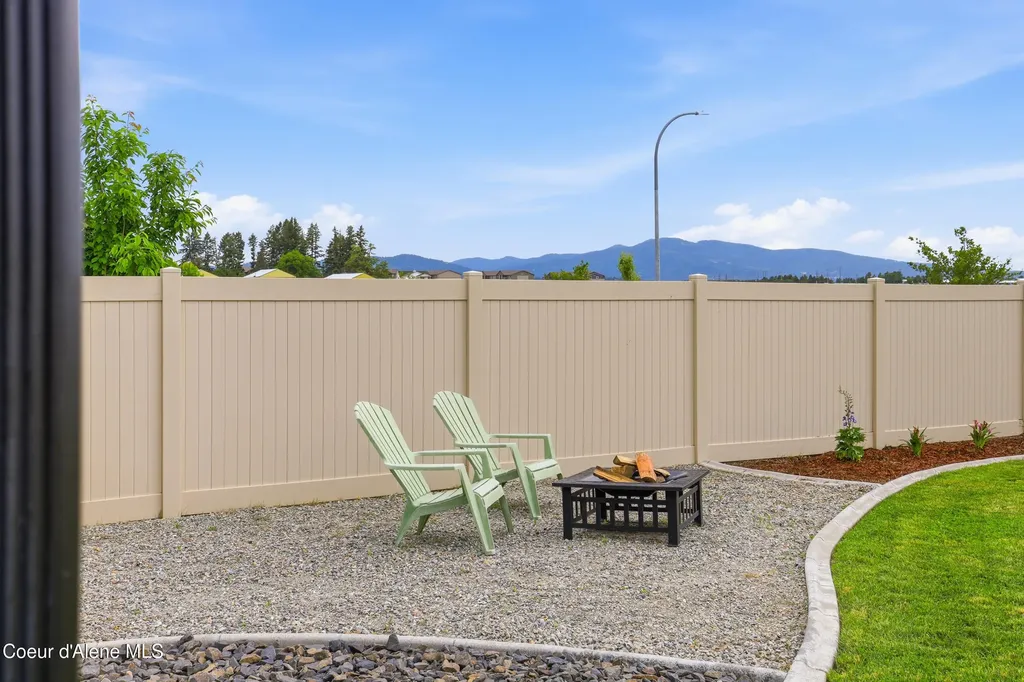 10482 N Belgrave Lp Hayden ID 83835