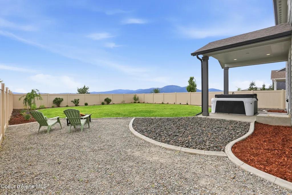 10482 N Belgrave Lp Hayden ID 83835