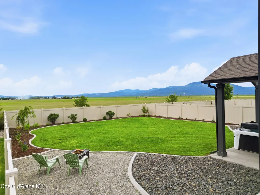10482 N Belgrave Lp Hayden ID 83835