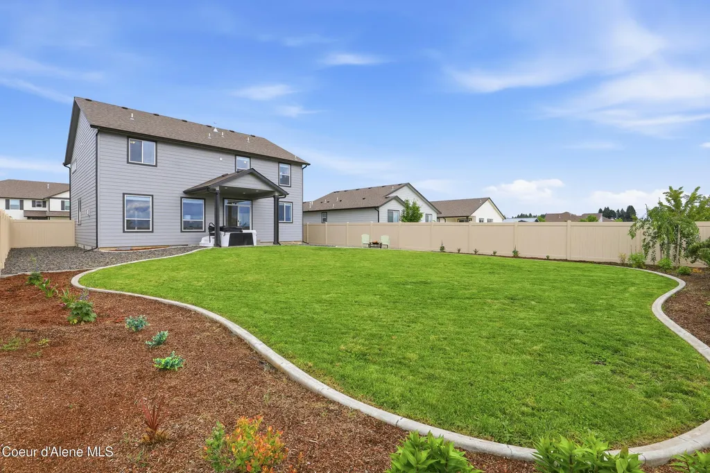 10482 N Belgrave Lp Hayden ID 83835