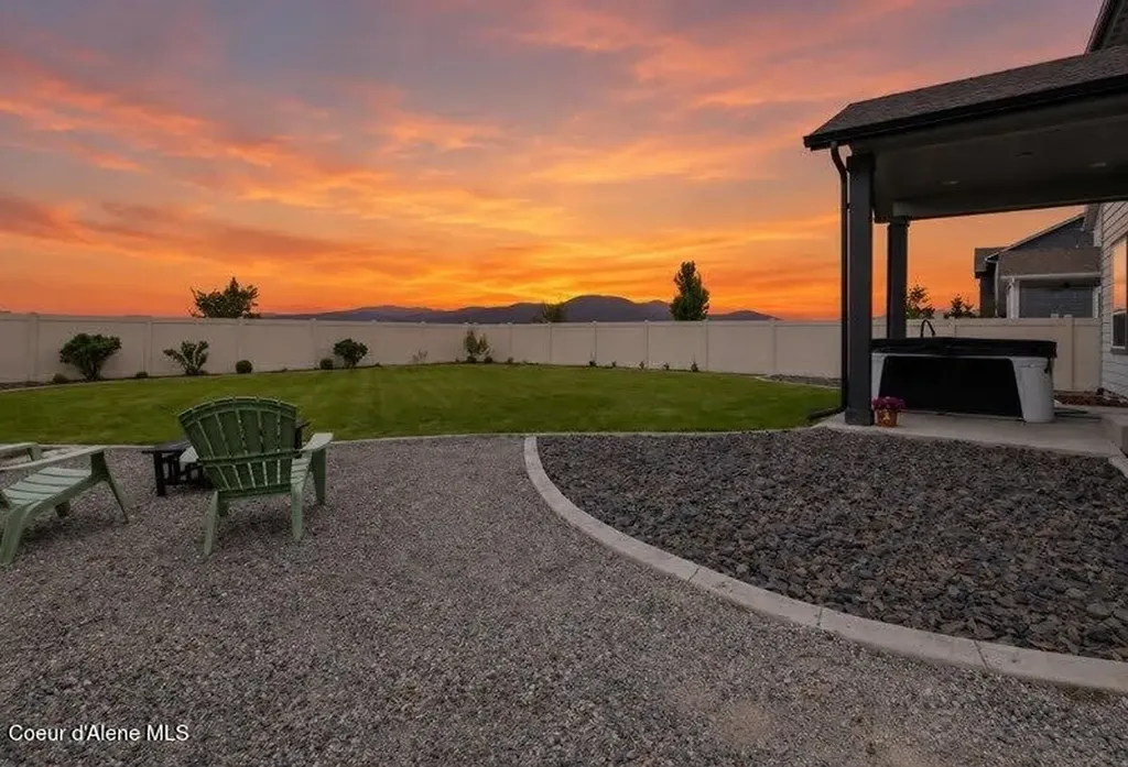 10482 N Belgrave Lp Hayden ID 83835