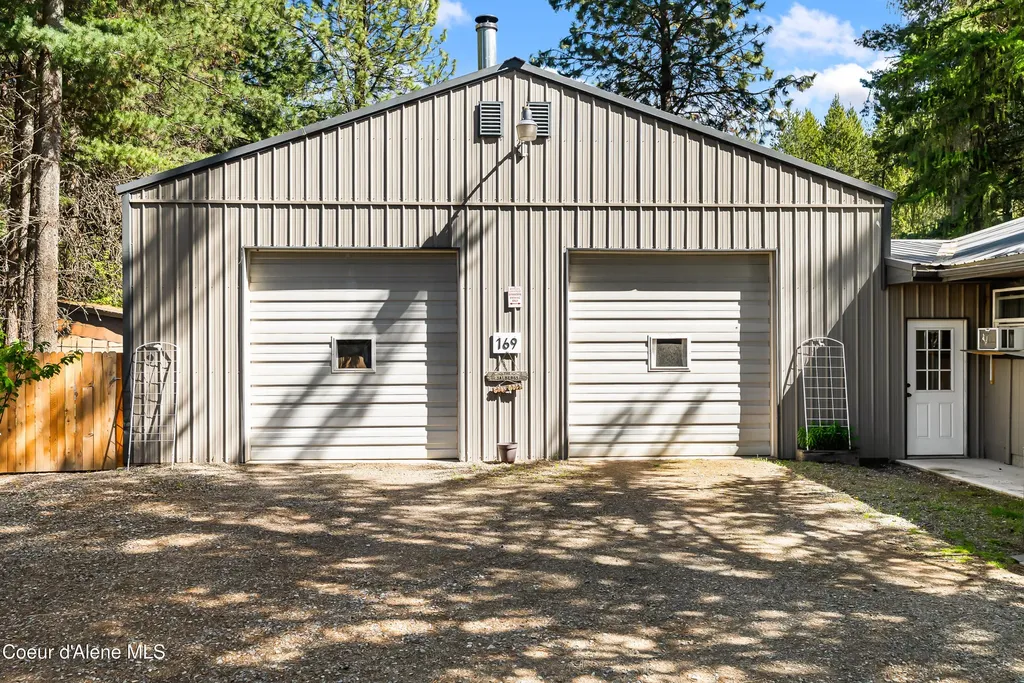 169 Shelby Road Laclede ID 83841