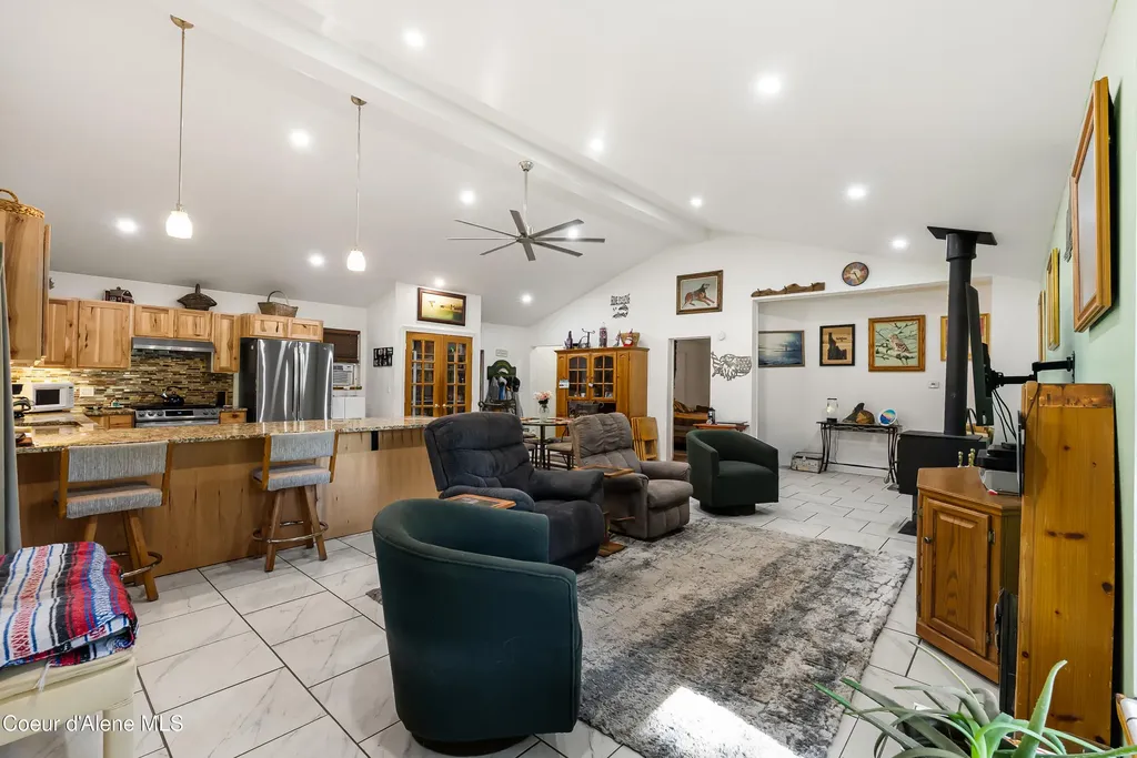 169 Shelby Road Laclede ID 83841