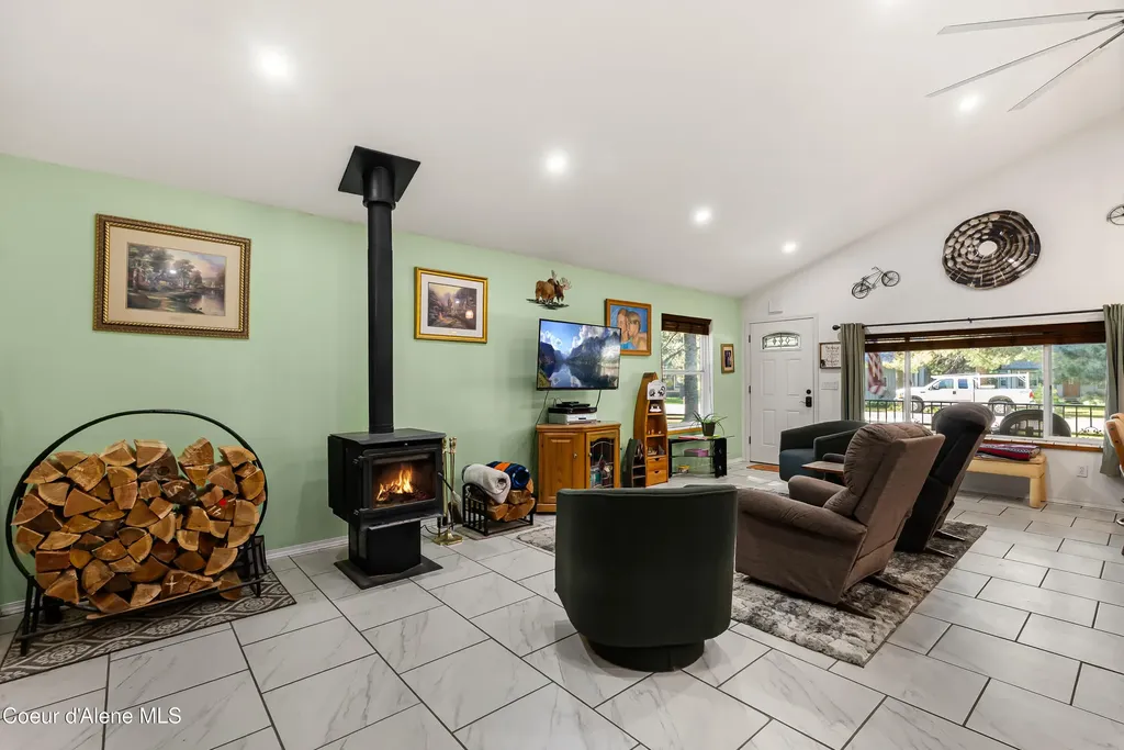 169 Shelby Road Laclede ID 83841