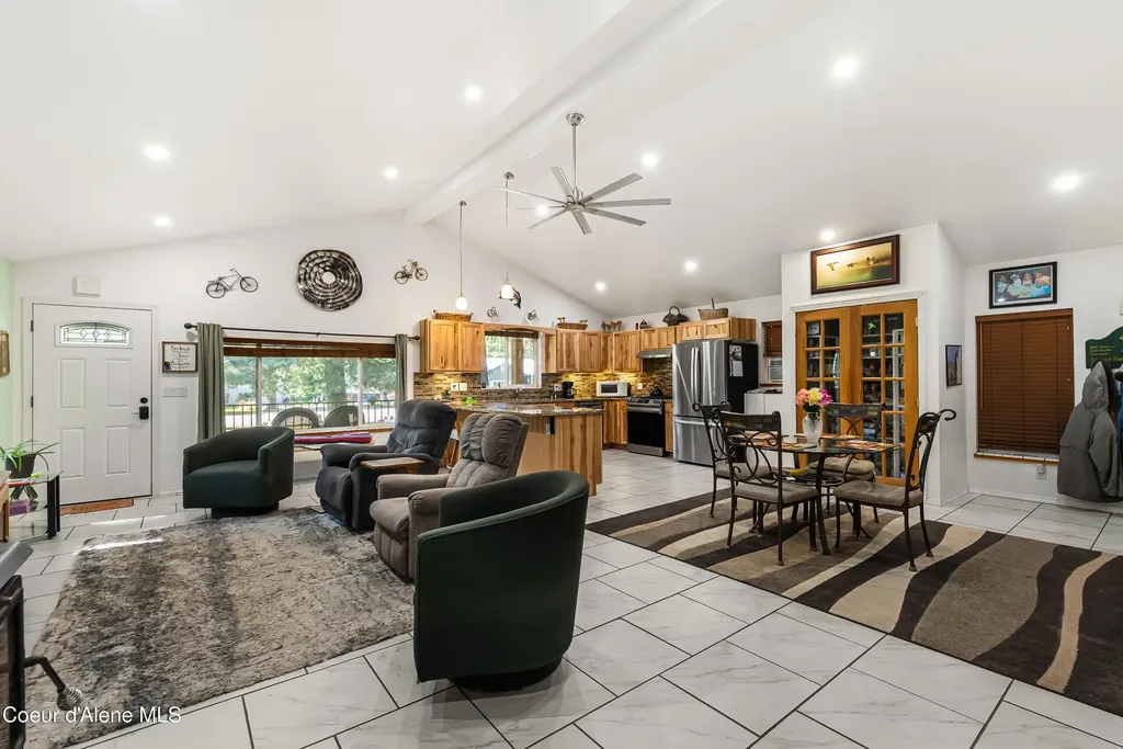 169 Shelby Road Laclede ID 83841