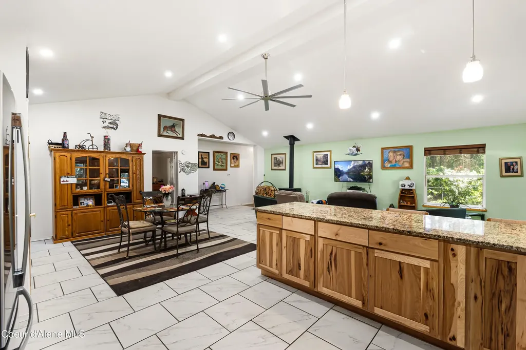 169 Shelby Road Laclede ID 83841