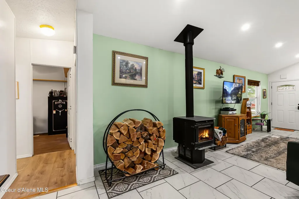 169 Shelby Road Laclede ID 83841