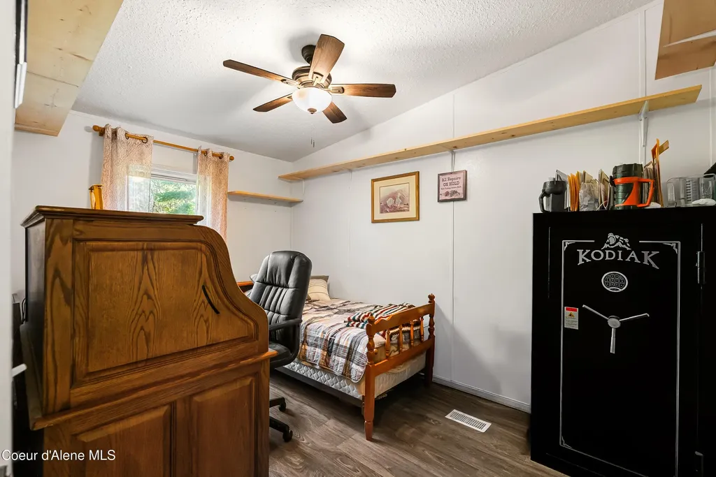 169 Shelby Road Laclede ID 83841