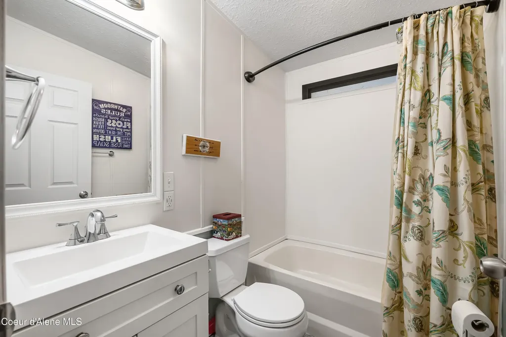 169 Shelby Road Laclede ID 83841