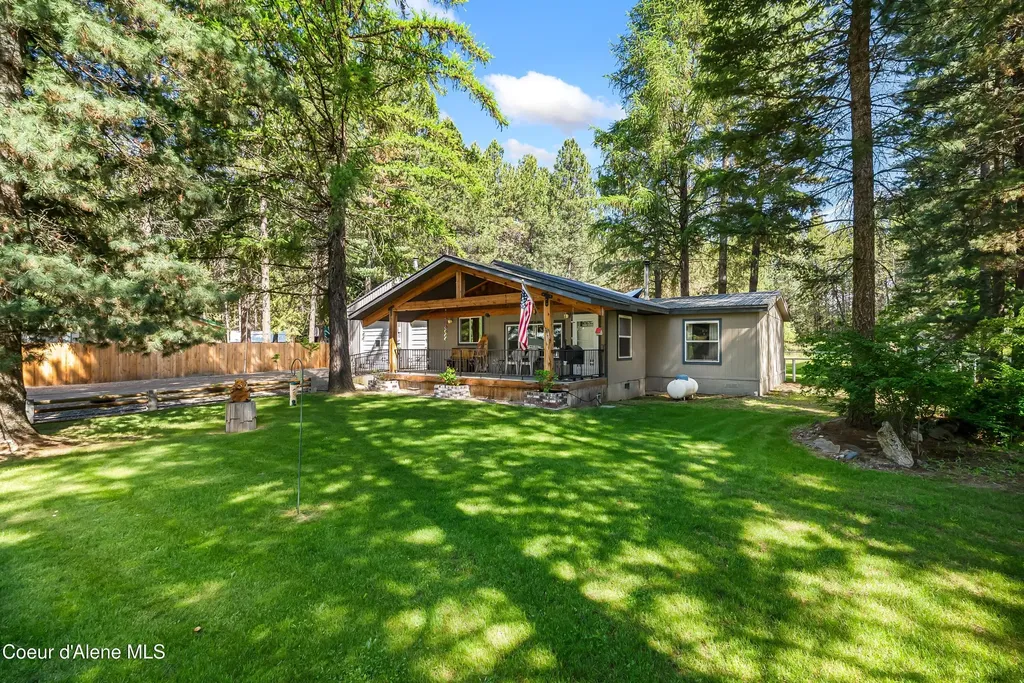 169 Shelby Road Laclede ID 83841