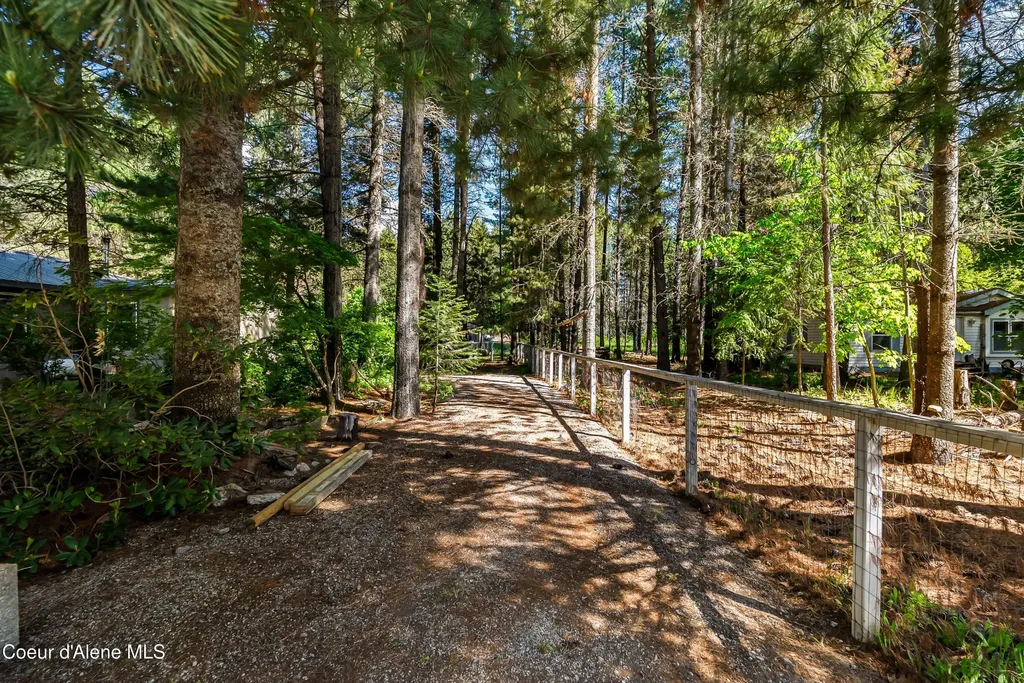 169 Shelby Road Laclede ID 83841