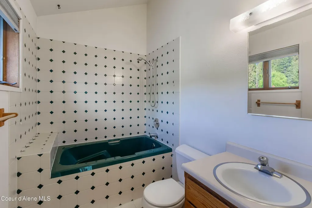 1710 Westwood Drive Sandpoint ID 83864