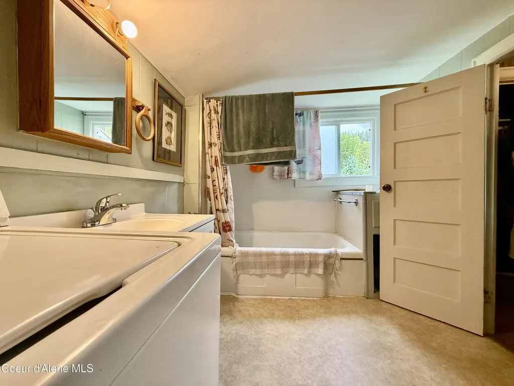 108 Markwell Avenue Silverton ID 83867