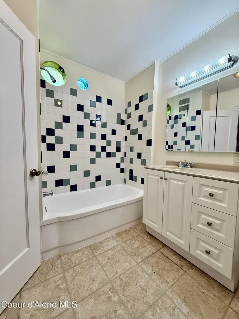 108 Markwell Avenue Silverton ID 83867