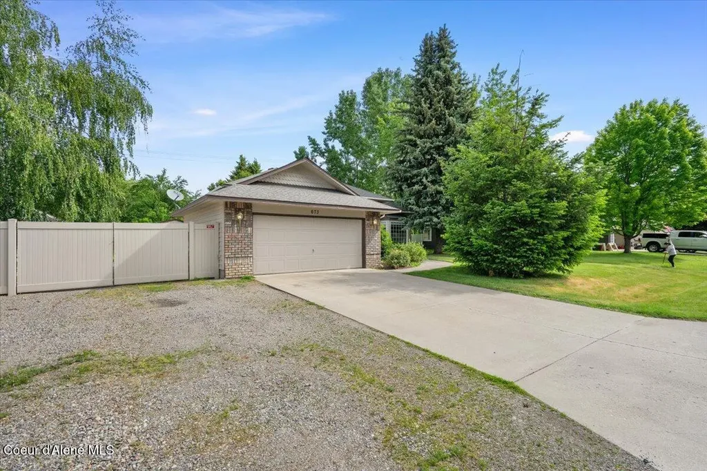 673 E Cloverleaf Drive Hayden ID 83835