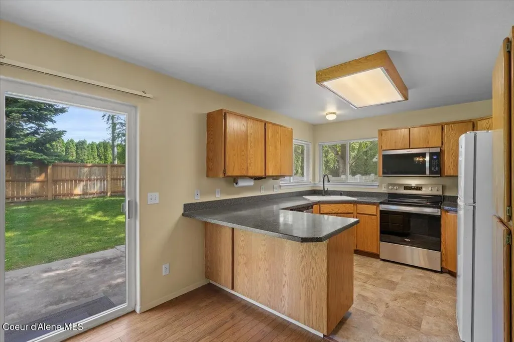 673 E Cloverleaf Drive Hayden ID 83835