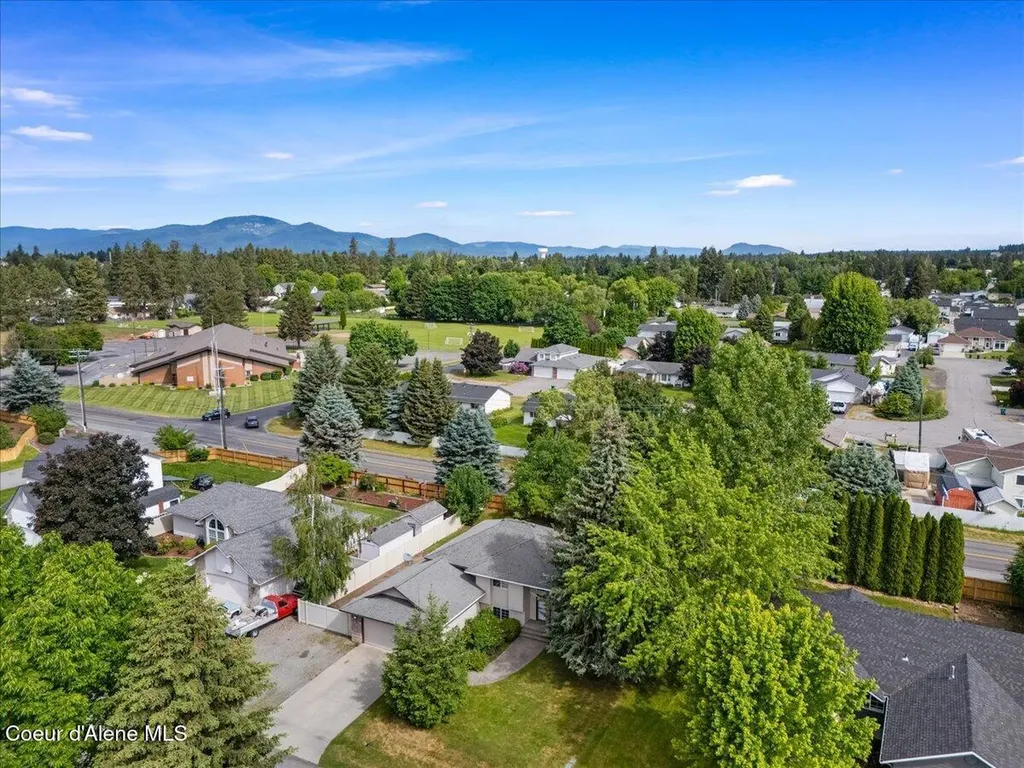 673 E Cloverleaf Drive Hayden ID 83835