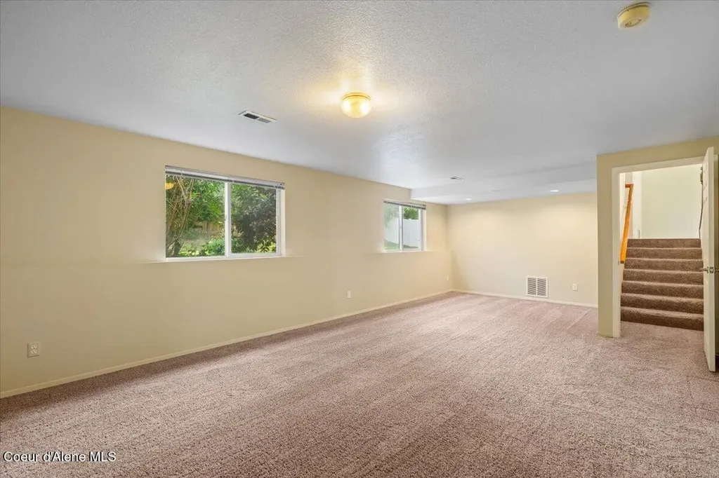 673 E Cloverleaf Drive Hayden ID 83835