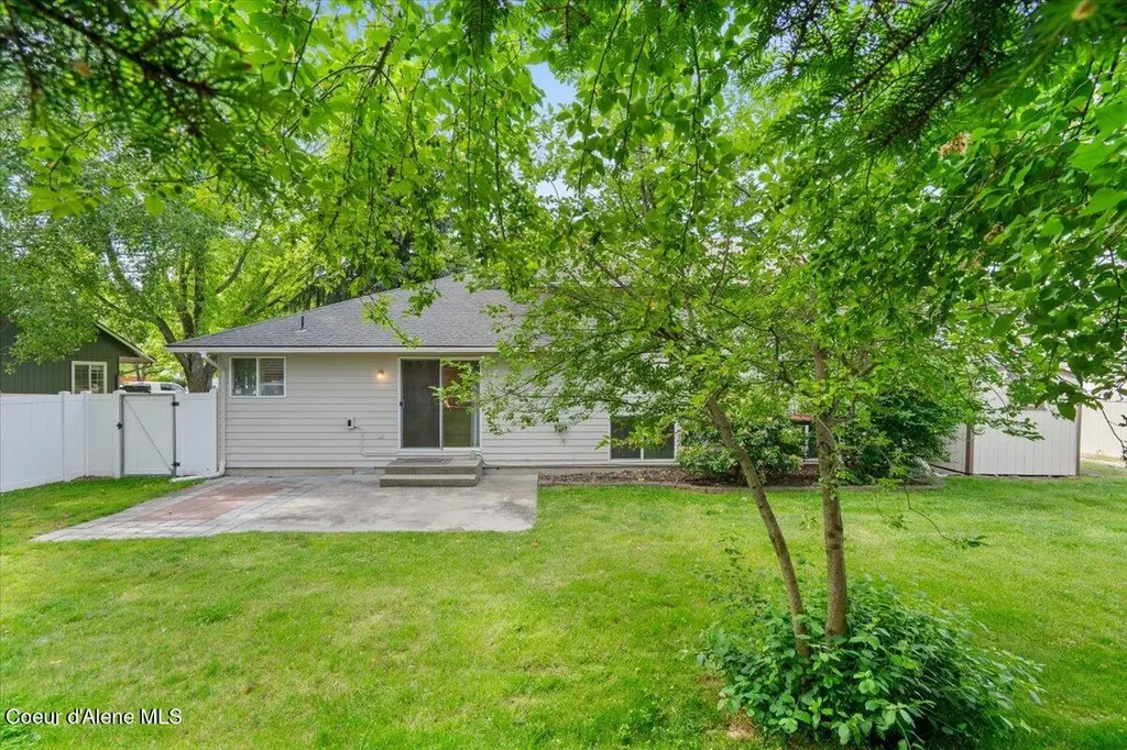 673 E Cloverleaf Drive Hayden ID 83835
