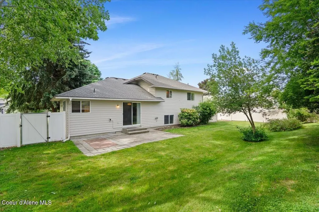 673 E Cloverleaf Drive Hayden ID 83835