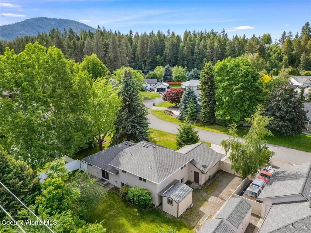 673 E Cloverleaf Drive Hayden ID 83835