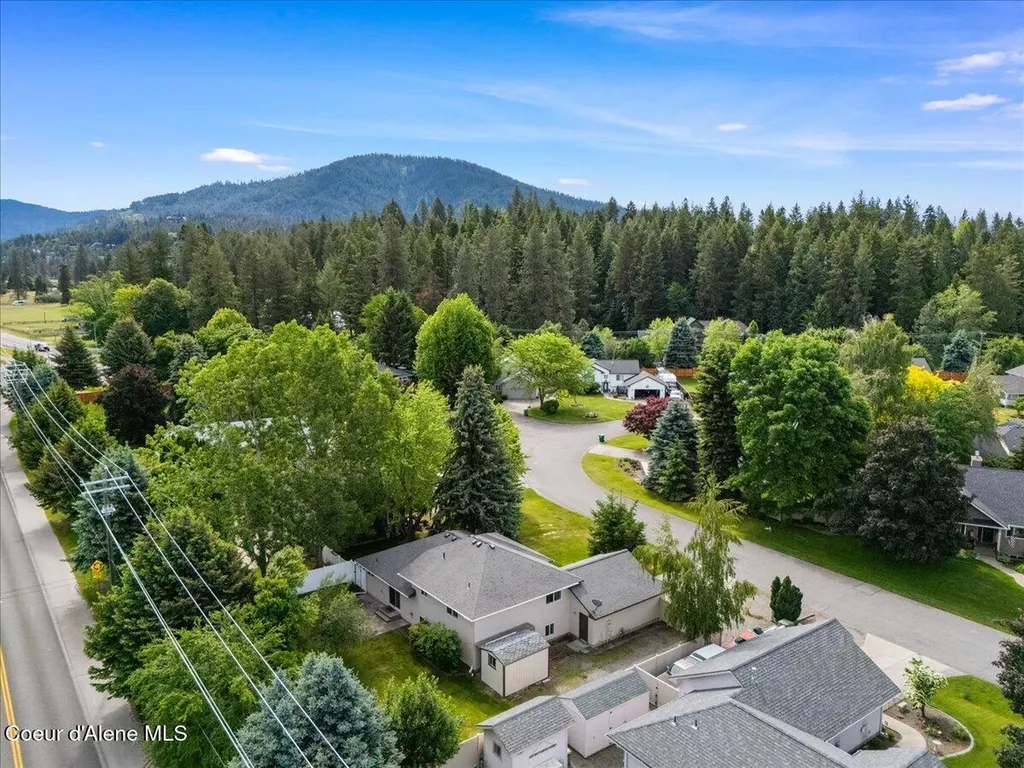 673 E Cloverleaf Drive Hayden ID 83835