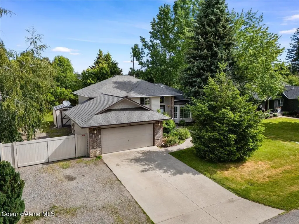 673 E Cloverleaf Drive Hayden ID 83835