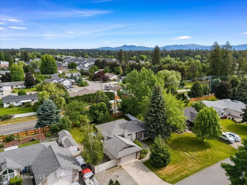 673 E Cloverleaf Drive Hayden ID 83835