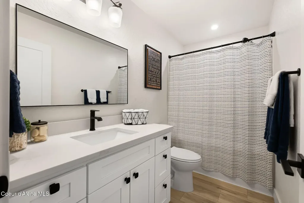 1667 Irvine Way Sandpoint ID 83864