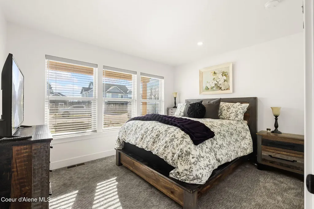 1667 Irvine Way Sandpoint ID 83864