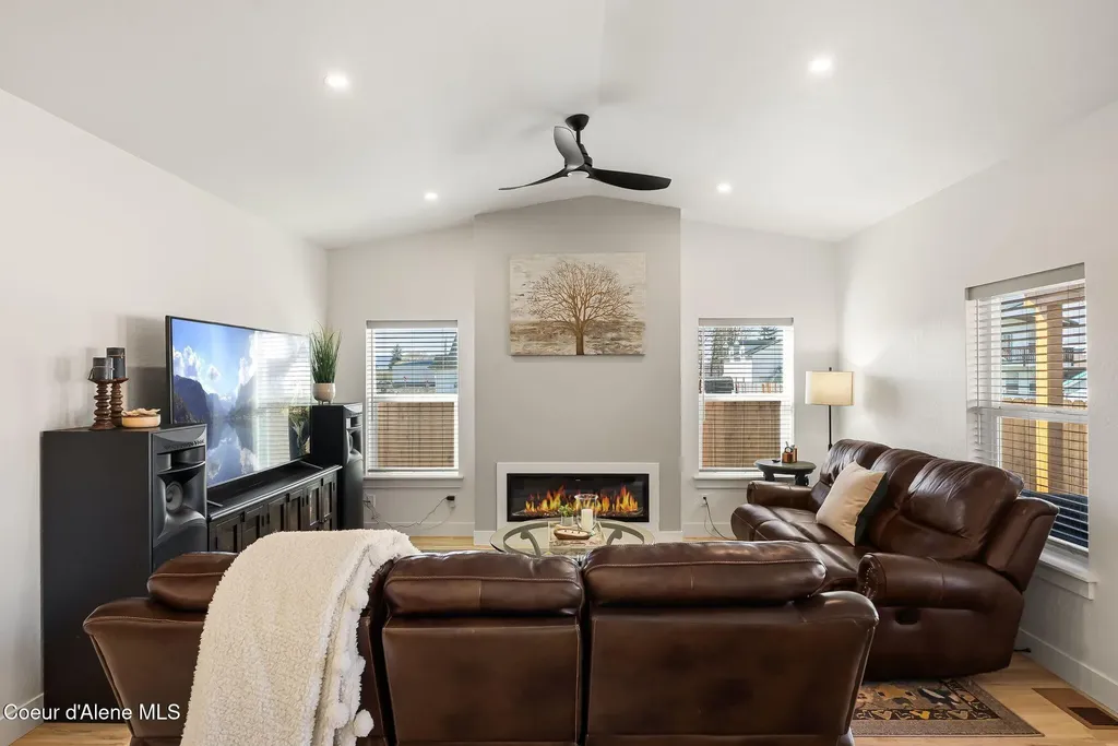1667 Irvine Way Sandpoint ID 83864