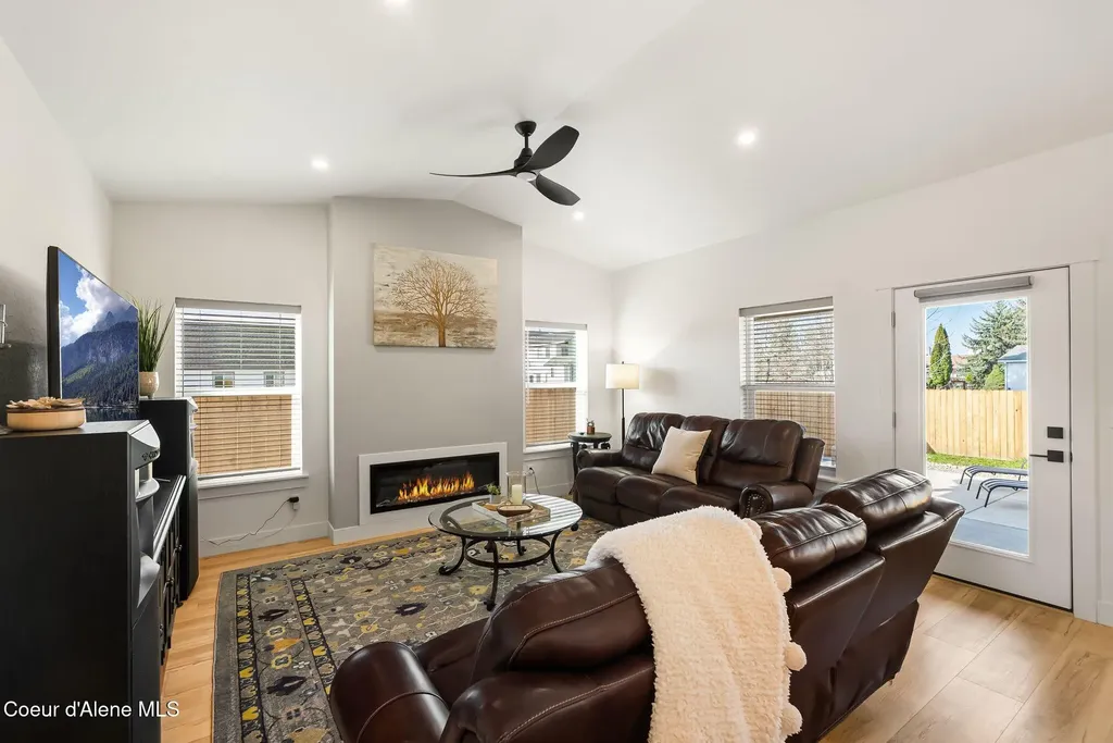 1667 Irvine Way Sandpoint ID 83864