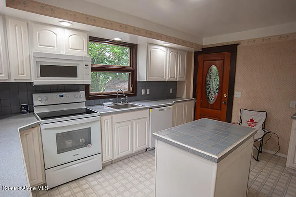 6990 Denver Street Bonners Ferry ID 83805