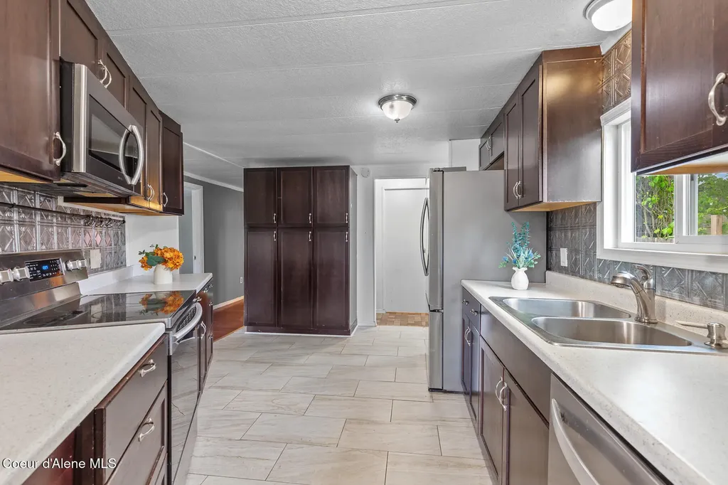 311 N Main Street Kootenai ID 83840
