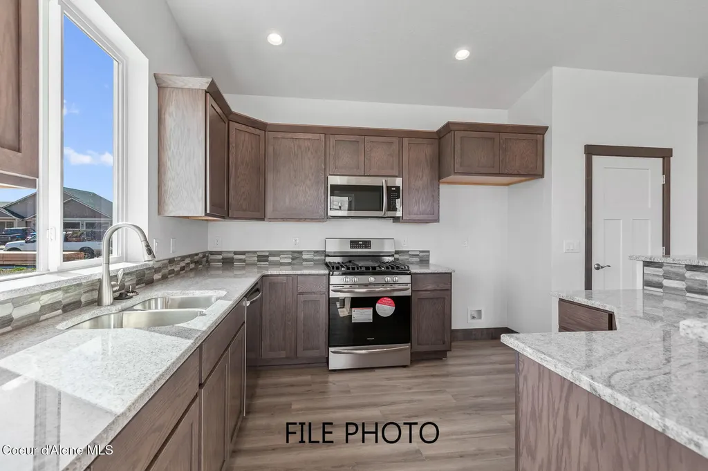 4475 E Savea Lane Post Falls ID 83854