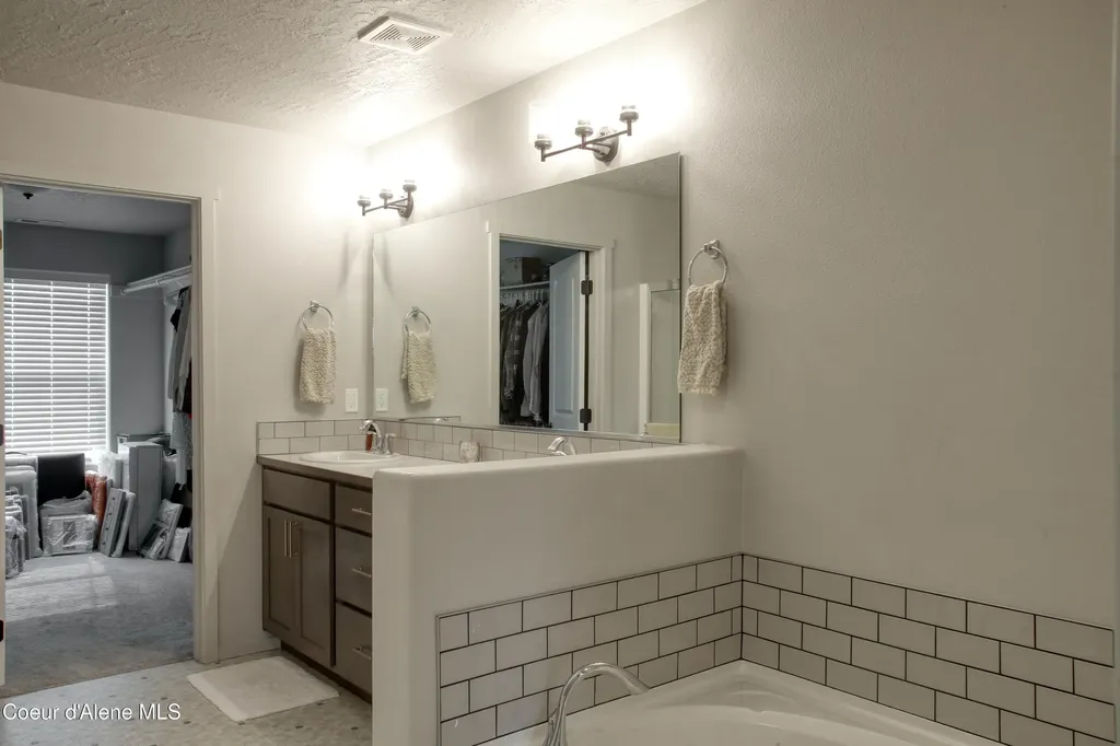 6489 W Astoria Loop Rathdrum ID 83858