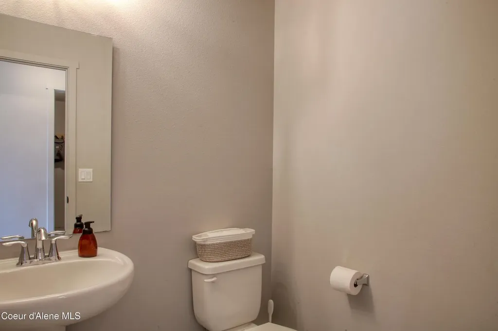 6489 W Astoria Loop Rathdrum ID 83858