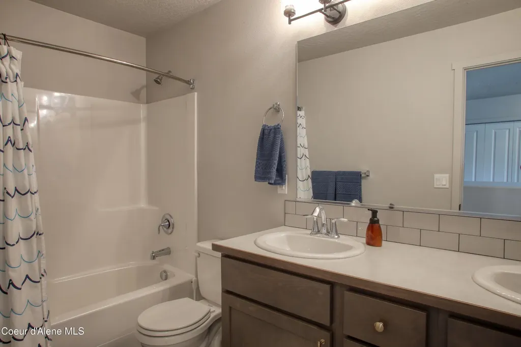 6489 W Astoria Loop Rathdrum ID 83858