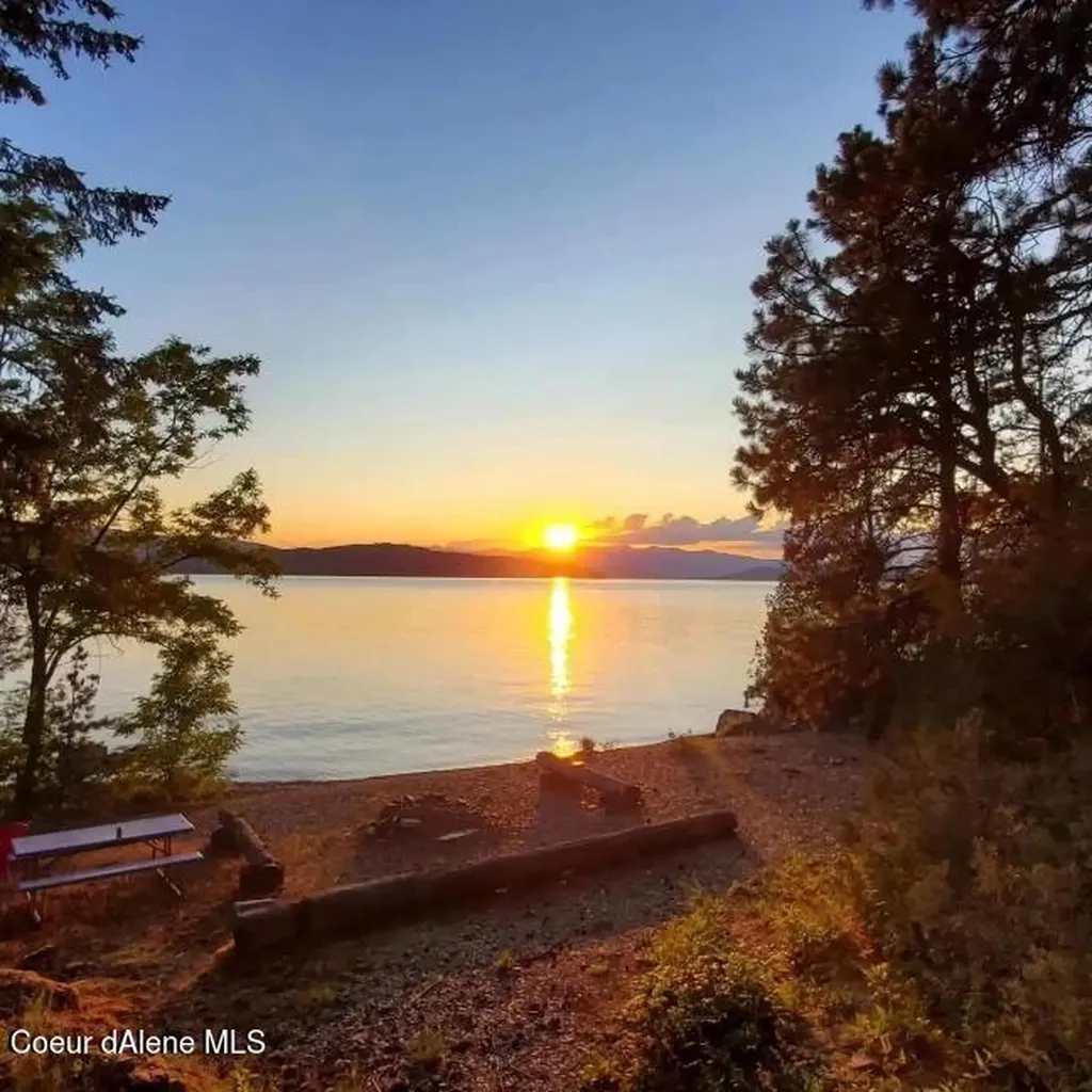 Cottage Island Hope ID 83836