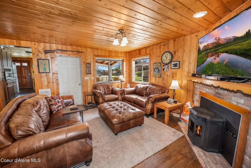 212 S Granite Bay Road Nordman ID 83848