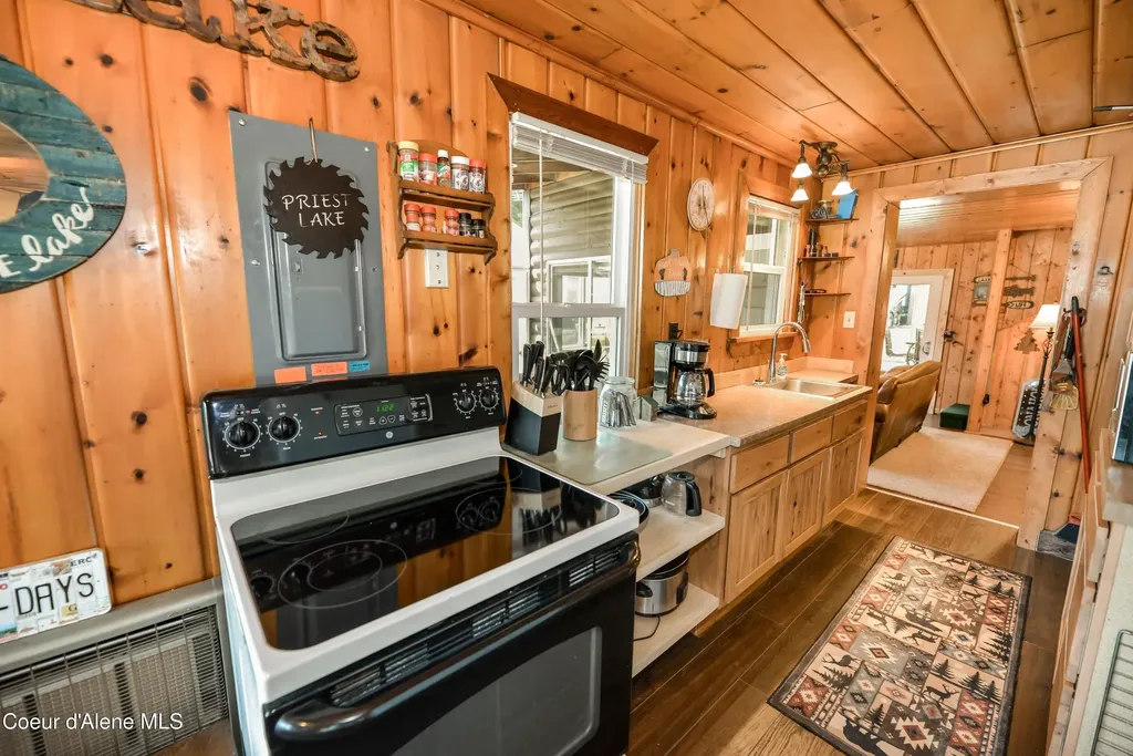 212 S Granite Bay Road Nordman ID 83848