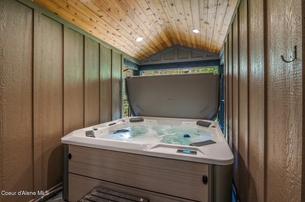 227 Crystal Springs Road Sandpoint ID 83864
