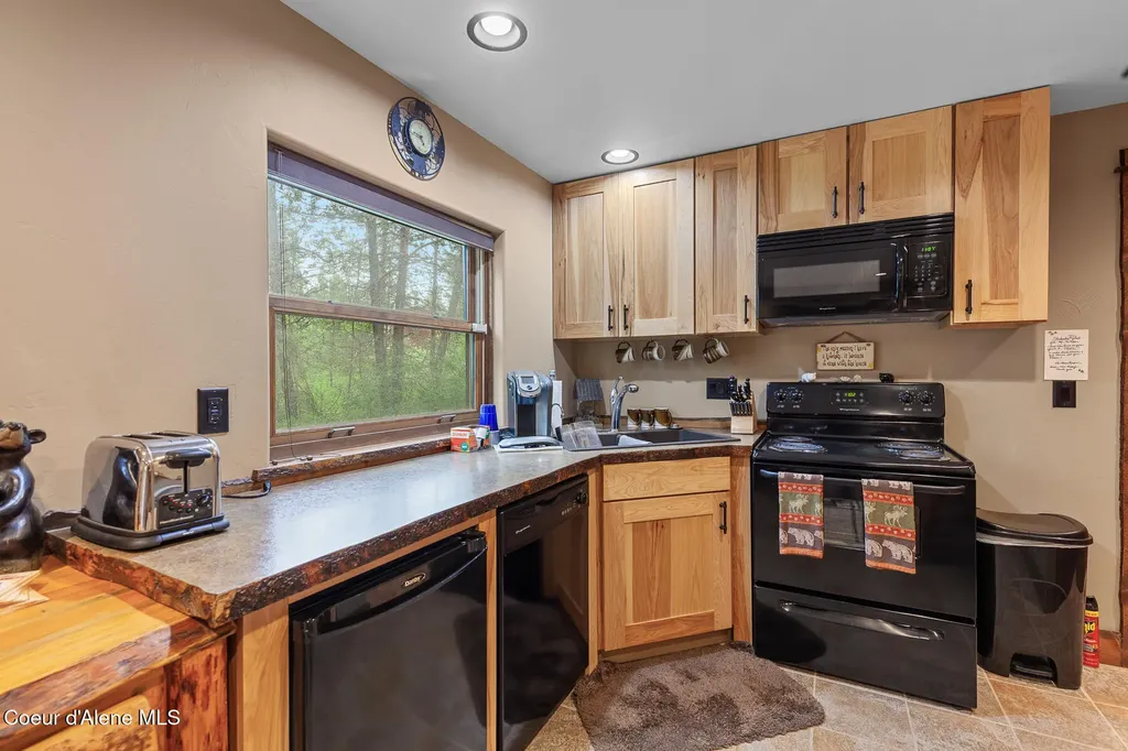 31756 N Riffle Road Spirit Lake ID 83869