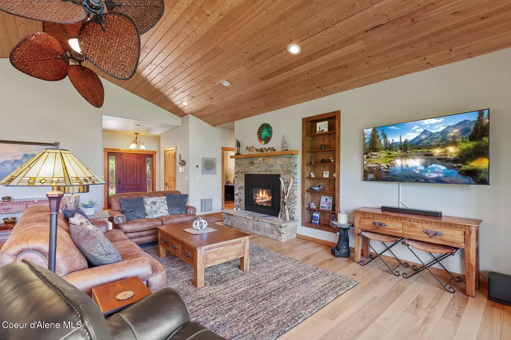 224 Buck Ridge Sagle ID 83860